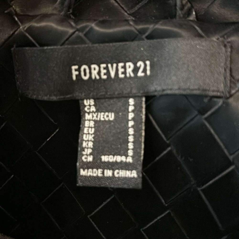 ❤️2/$15 or 3/$21❤️ NWOT Forever 21 Black Faux Leather Open Jacket, Size S - Picture 8 of 9